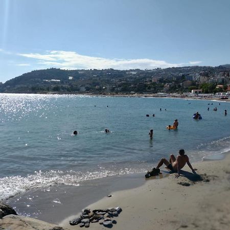 Hotel Butterfly Sanremo Exterior foto